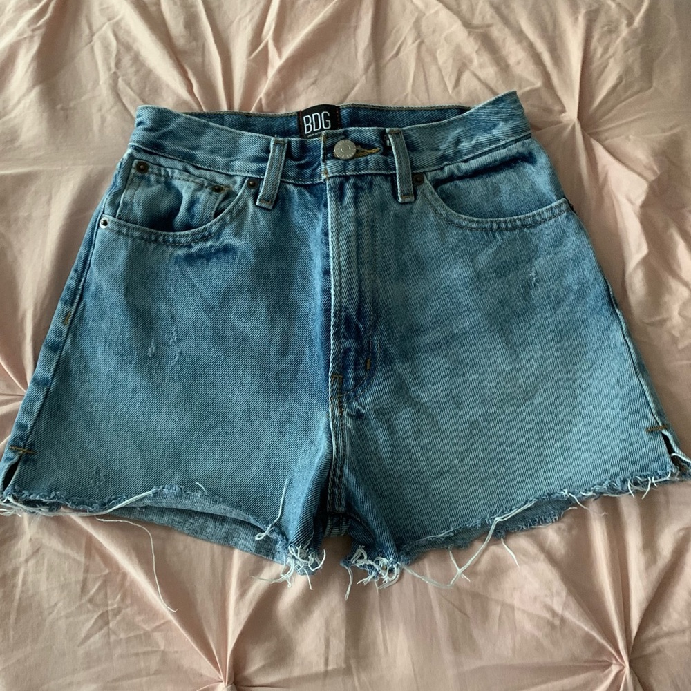 ADORABLE cut off BDG UO Shorts